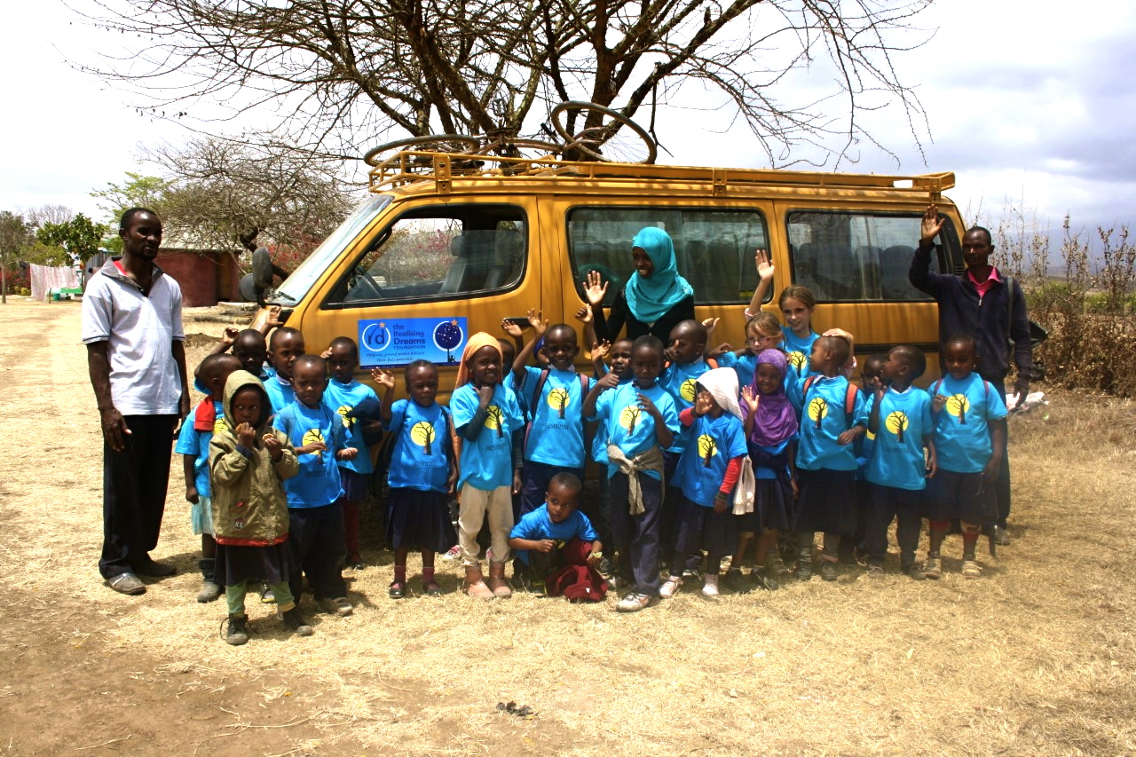 Heshima nursery children with the driver, Zac, on the left and the two teachers, Mwanvita and Constantine on the right.